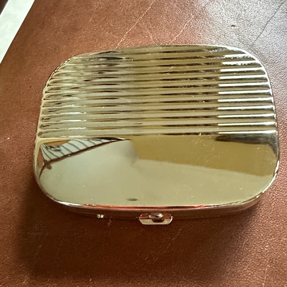 Beautiful Vintage Traveling Sawing Kit